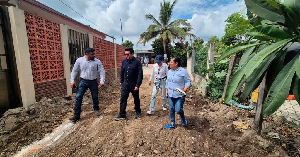 Inicia Cachiz pavimentación en Lomas de Arena Inicia Cachiz pavimentación en Lomas de Arena