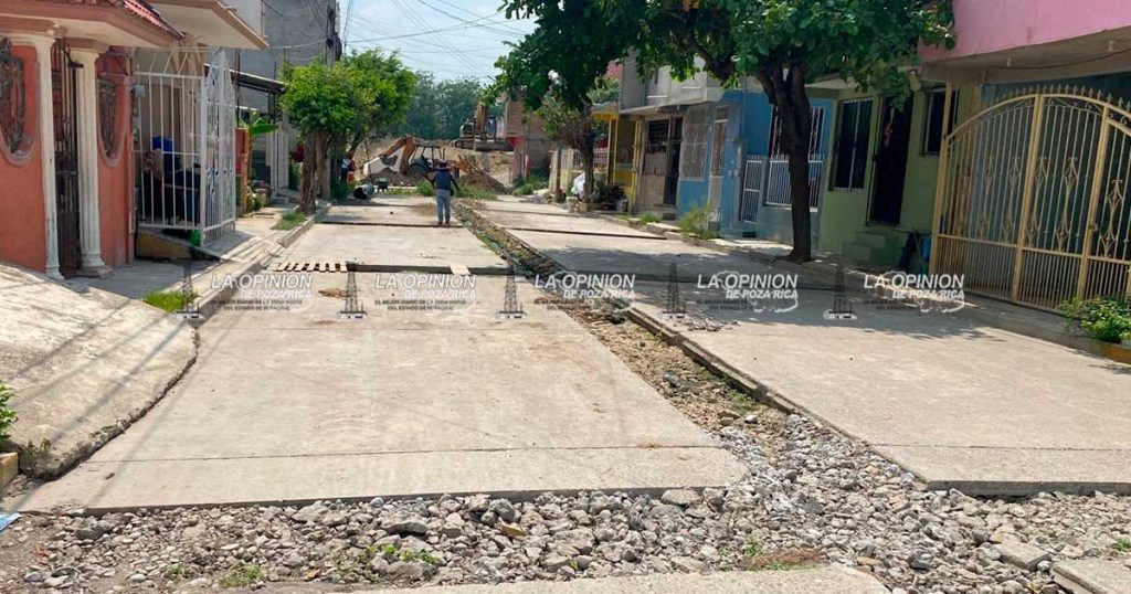Inicia reconstrucción de drenajes colapsados en Las Gaviotas Inicia reconstrucción de drenajes colapsados en Las Gaviotas
