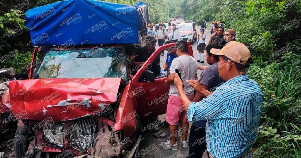 Fuerte choque frontal en la Carretera Alazán – Canoas
Fuerte choque frontal en la Carretera Alazán – Canoas