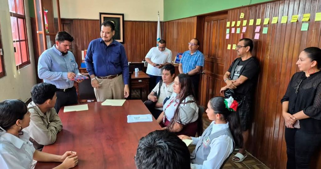 Reconoce Carlos Silva Vega a jóvenes ajedrecistas por su destacada participación estatal Reconoce Carlos Silva Vega a jóvenes ajedrecistas por su destacada participación estatal