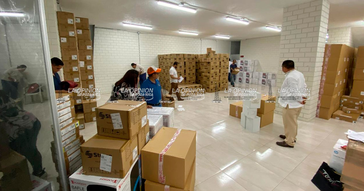 Equipan a escuelas con materiales y mobiliario Equipan a escuelas con materiales y mobiliario