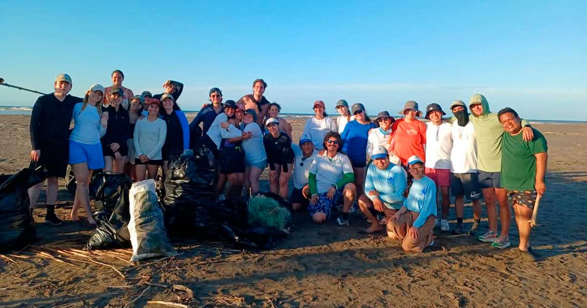 Fundación Yépez retira 95 kg de basura en playas