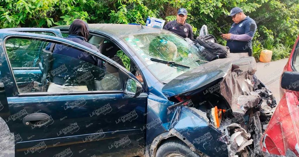 Fuerte choque frontal en la Carretera Alazán – Canoas
Fuerte choque frontal en la Carretera Alazán – Canoas