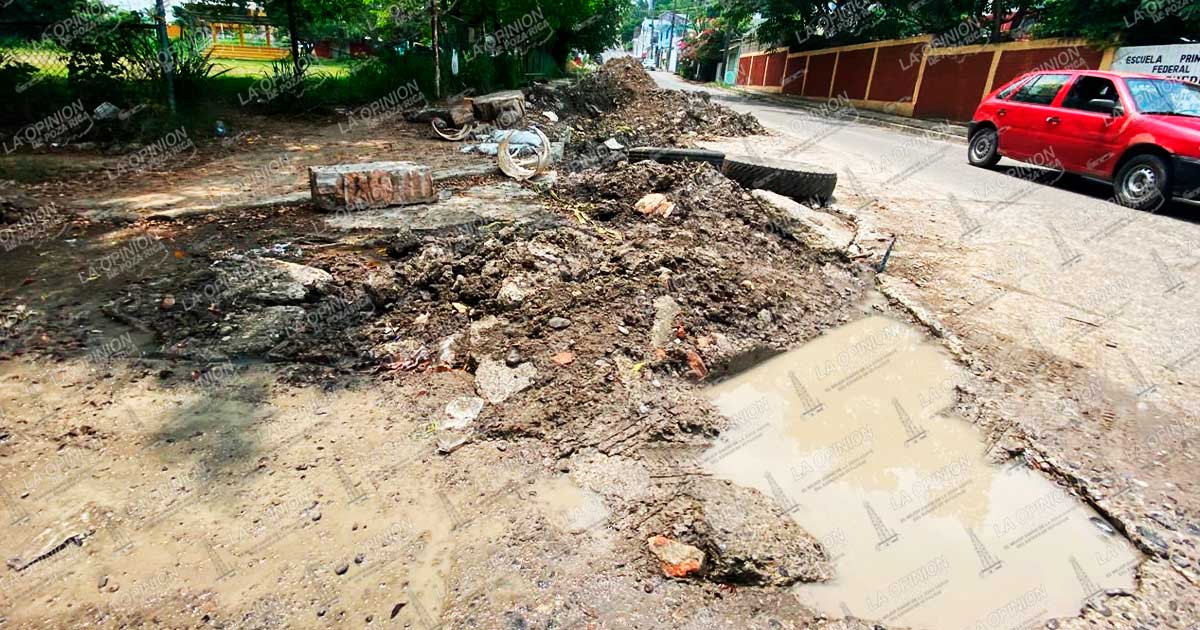 Agujeros de CAEV afectan más vialidades Agujeros de CAEV afectan más vialidades