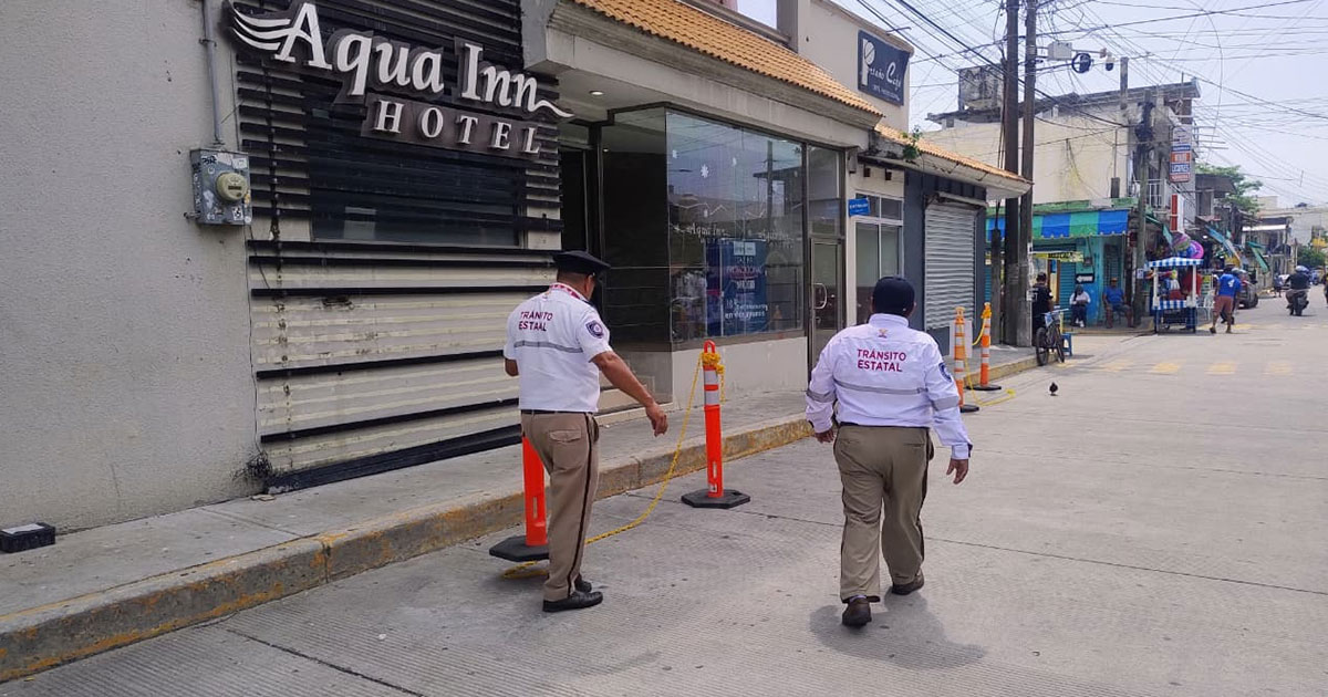 Aplican Reglamento de Tránsito en Tecolutla; retiran apartados de estacionamiento en la vía pública Aplican Reglamento de Tránsito en Tecolutla; retiran apartados de estacionamiento en la vía pública