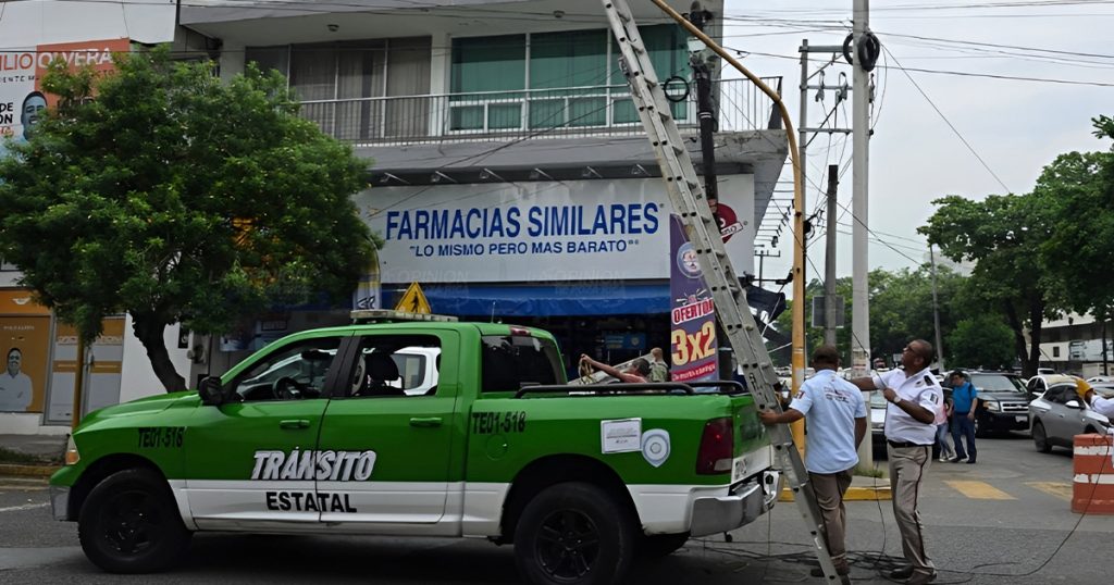 Rehabilitan semáforos para mejorar la vialidad en puntos estratégicos