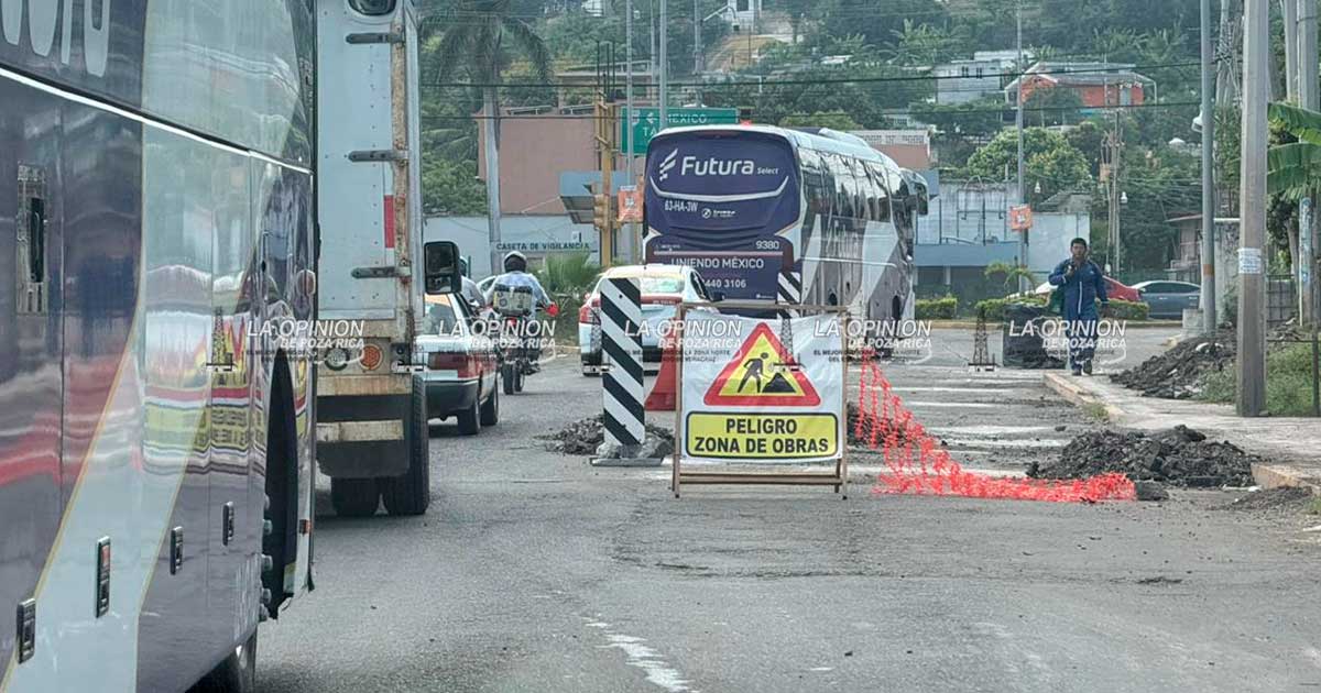Realizan trabajos de bacheo en la zona conurbada de Tihuatlán Realizan trabajos de bacheo en la zona conurbada de Tihuatlán