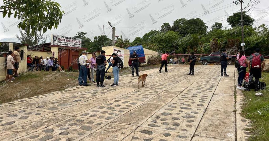 Camioneta embiste a dos mujeres; una fallece Camioneta embiste a dos mujeres; una fallece