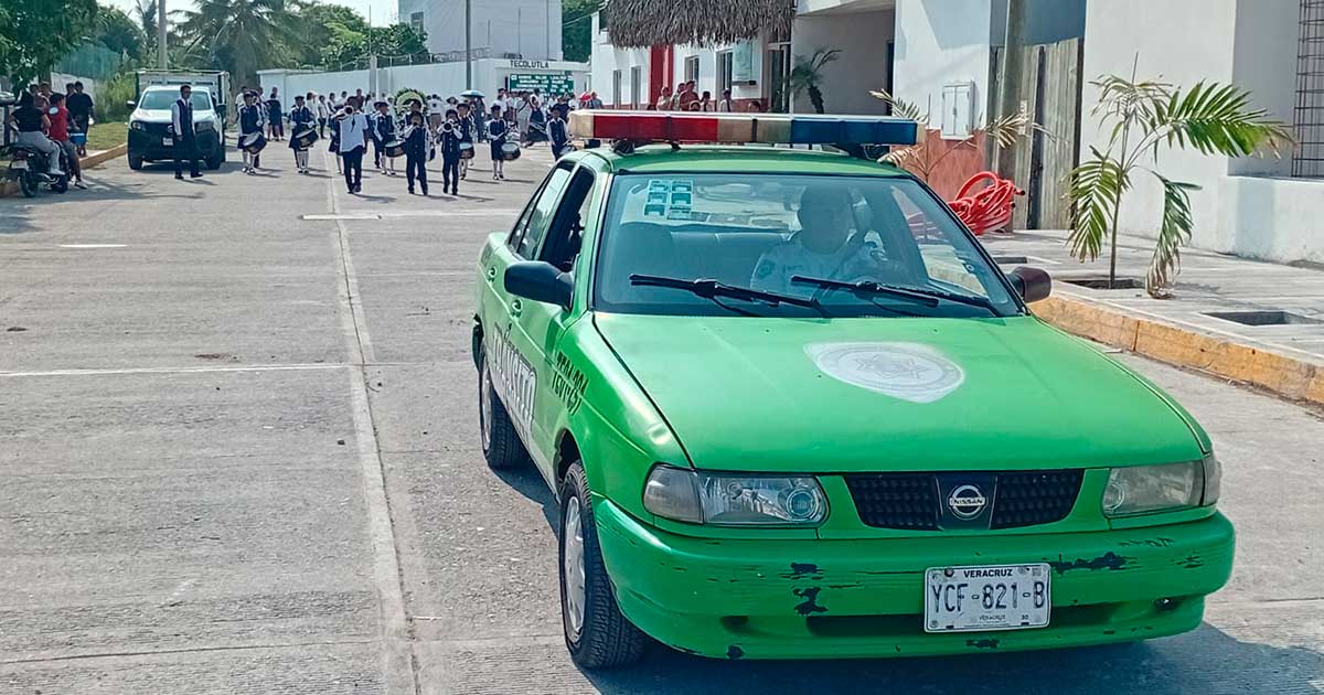 Tránsito Estatal resguarda desfile conmemorativo por el Día de la Marina en Tecolutla Tránsito Estatal resguarda desfile conmemorativo por el Día de la Marina en Tecolutla