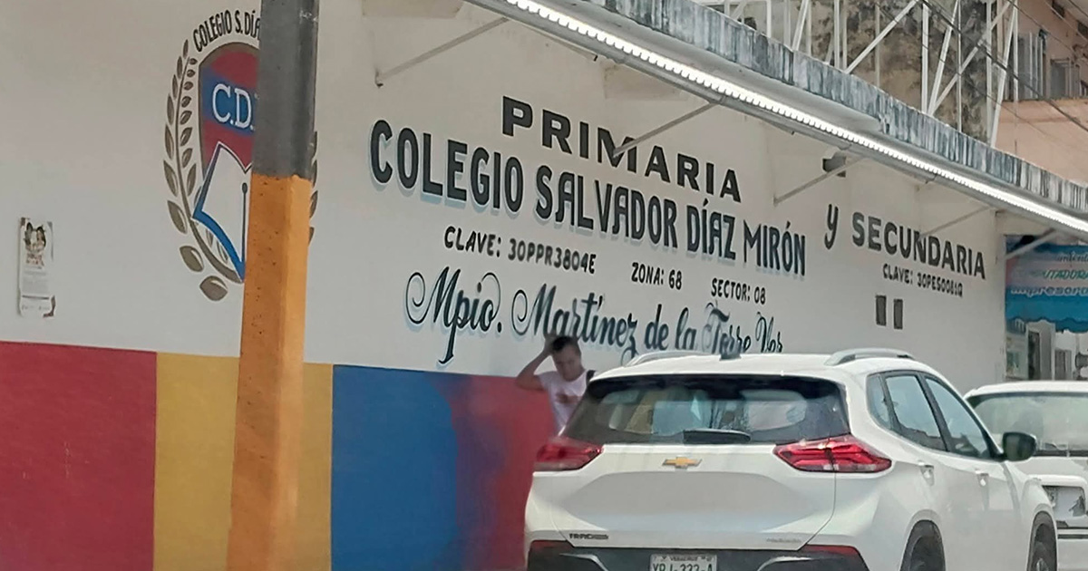Alumnos resultan intoxicados durante celebración del Día del Padre y la Madre Alumnos resultan intoxicados durante celebración del Día del Padre y la Madre