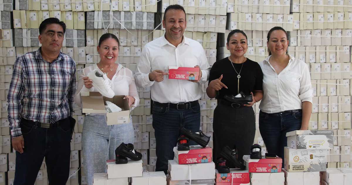 Reciben segundo cargamento de zapatos escolares para estudiantes