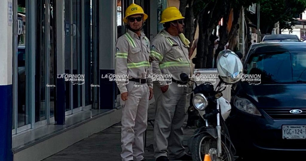 CFE cierra tramo de la calle Mariano Arista