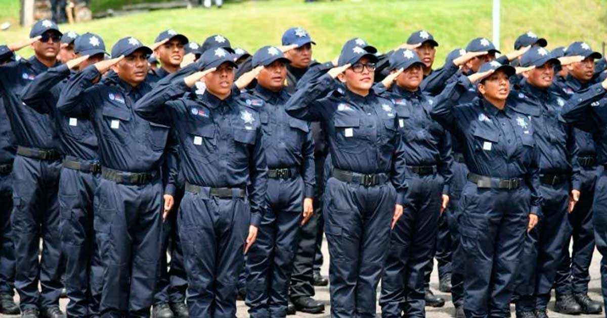 SE GRADÚAN MÁS DE 40 POLICÍAS