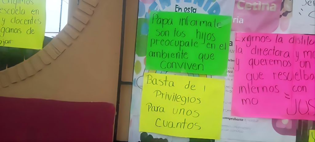 Padres toman escuela primaria