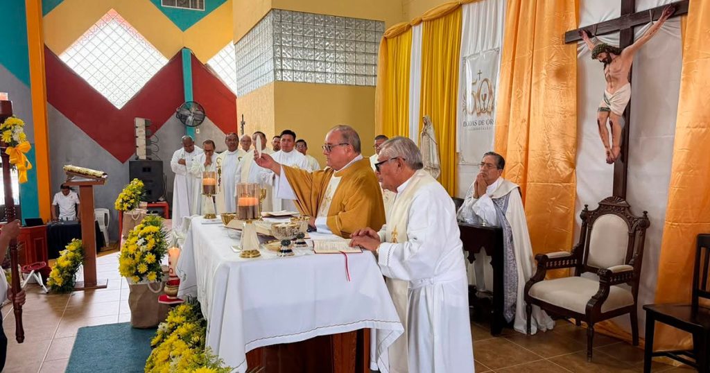 Mons. Obispo José Trinidad Zapata Ortiz preside misa por los 50 años de sacerdocio del padre Mario Jesús Serrato Mons. Obispo José Trinidad Zapata Ortiz preside misa por los 50 años de sacerdocio del padre Mario Jesús Serrato