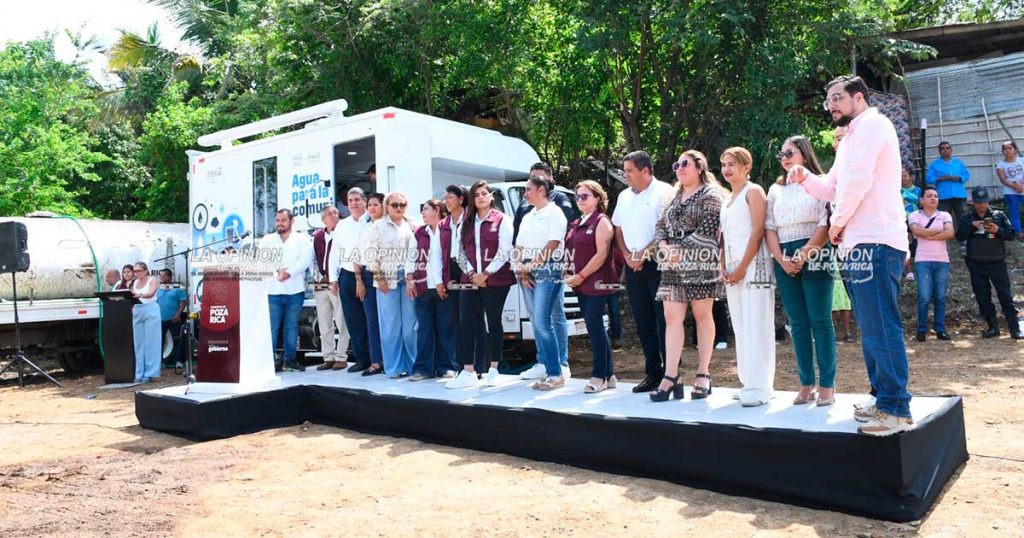 Adanely Rodríguez arranca distribución de agua potable gratis Adanely Rodríguez arranca distribución de agua potable gratis