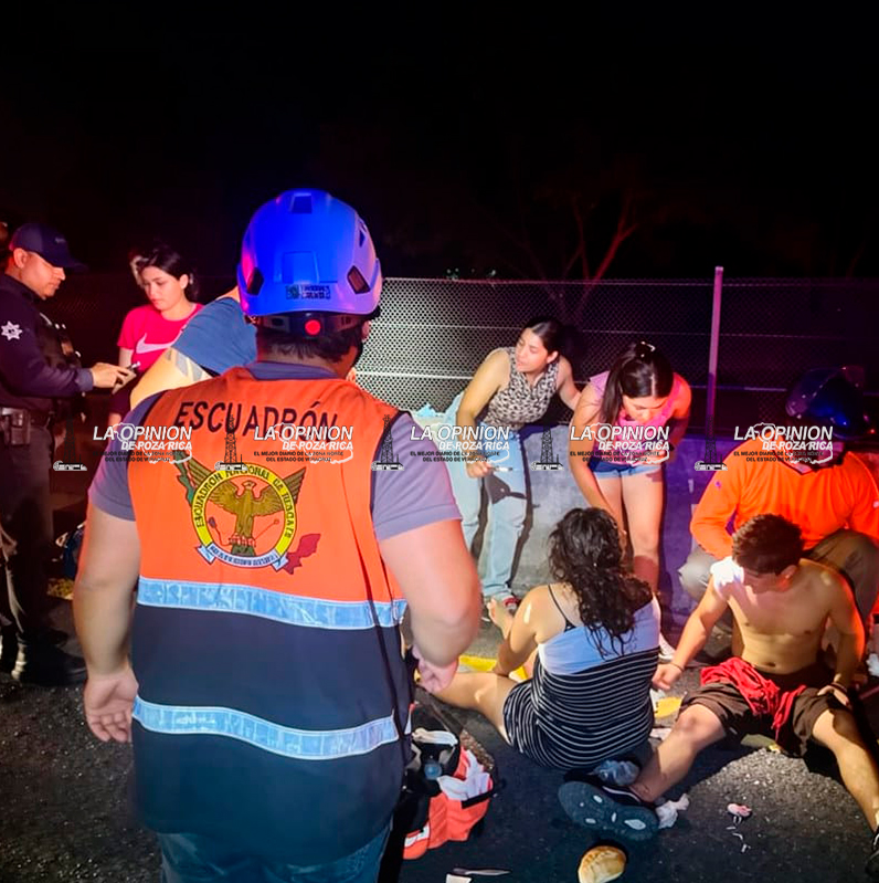 Derrape de familia en la carretera Cardel - Poza Rica reaviva críticas por tardanza de ambulancia municipal