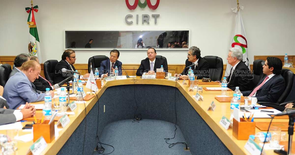 Busca controlar 4T la Radio y TV
