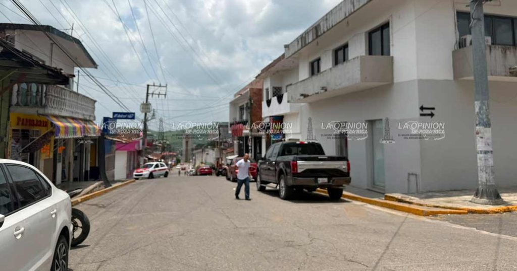 Demandan tihuatecos mayor acceso a servicios bancarios