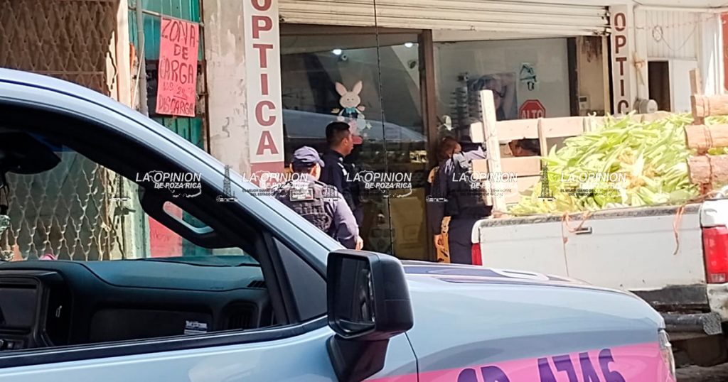 Discusión tras un golpe con camioneta termina en movilización policial por presunta amenaza con arma en Poza Rica