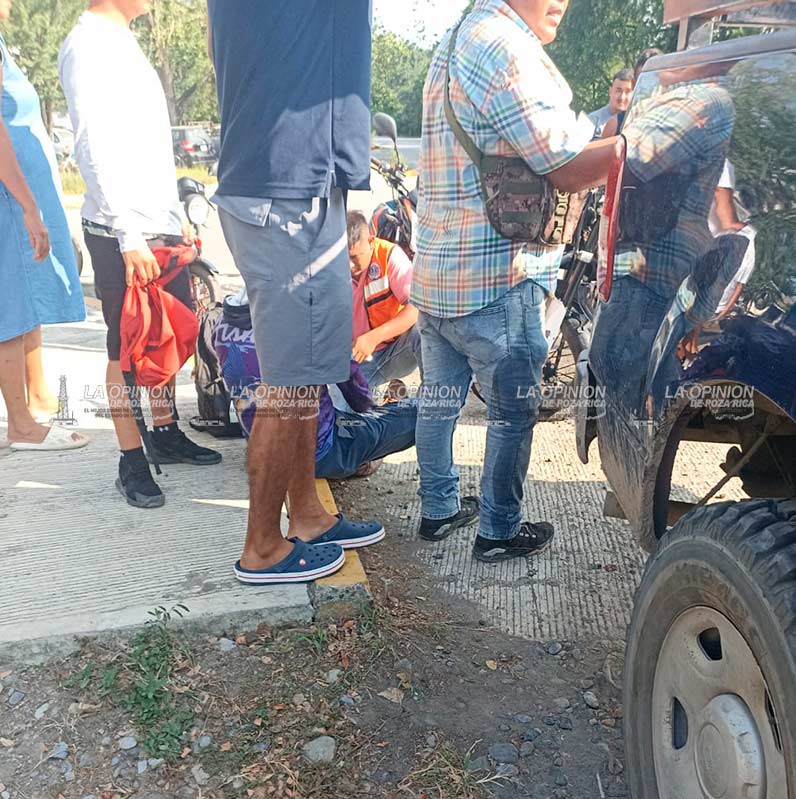 Choque de motocicletas deja una persona lesionada