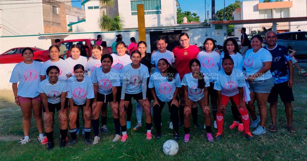 ¡Se reúnen las estrellas de la Liga de Futbol Femenil de Poza Rica!
