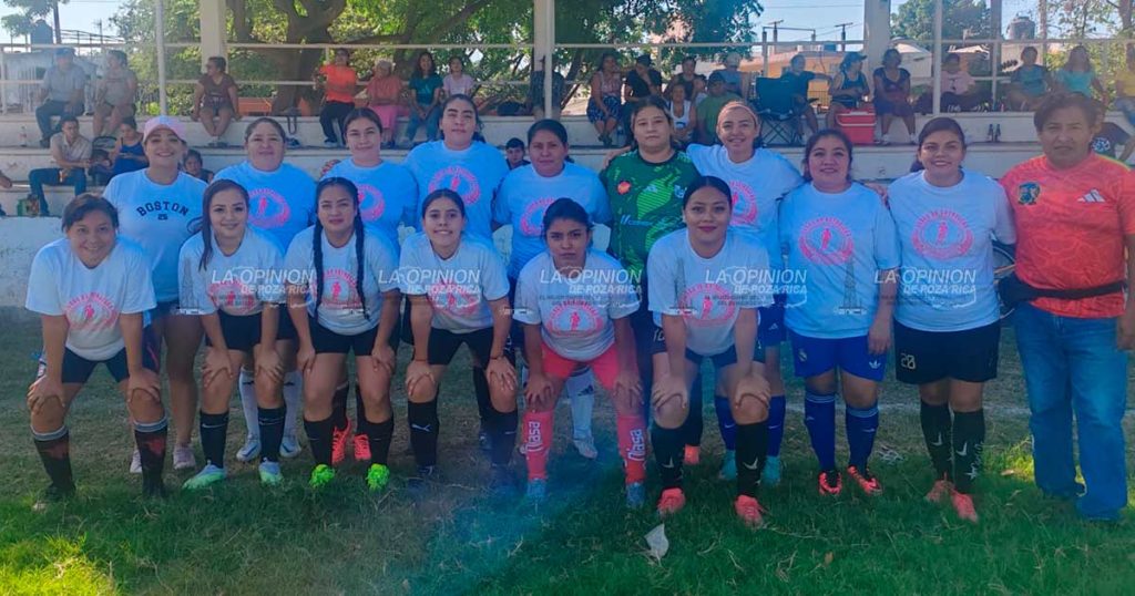 ¡Se reúnen las estrellas de la Liga de Futbol Femenil de Poza Rica!