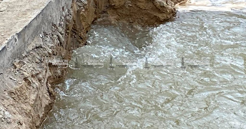 Mega fuga de agua en la colonia Tajín provoca indiscriminado desperdicio