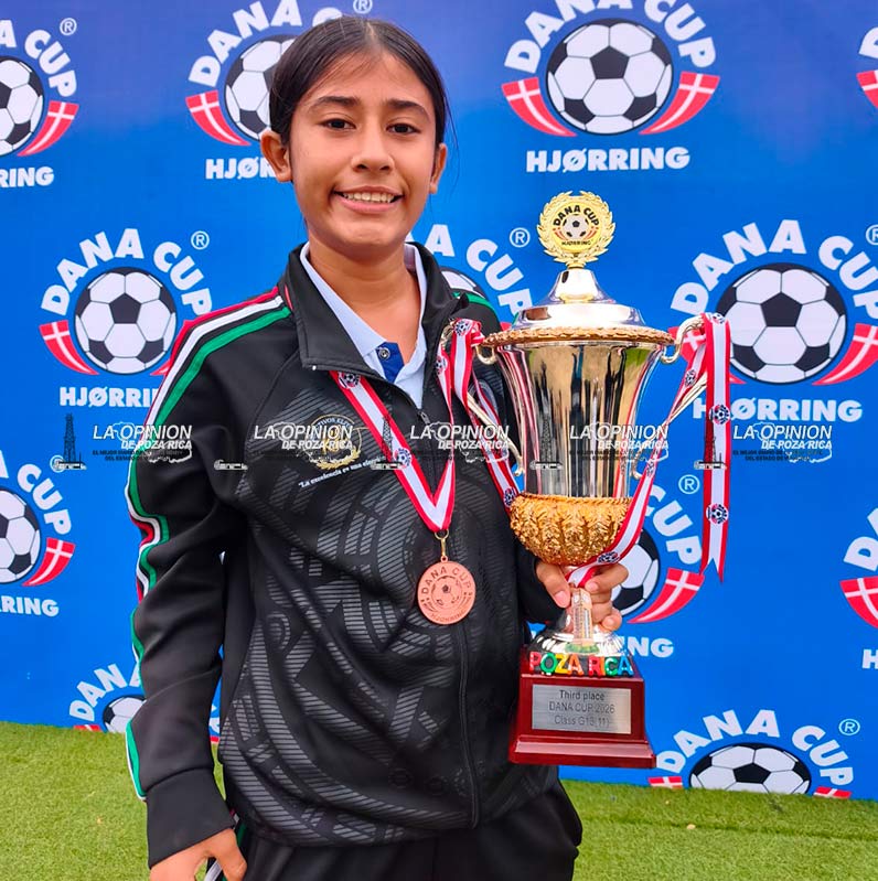 Viaja desde Dinamarca de regreso a Poza Rica Lea Betsabé jovencita futbolista