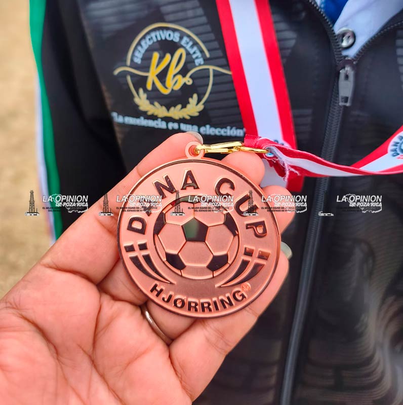 Viaja desde Dinamarca de regreso a Poza Rica Lea Betsabé jovencita futbolista