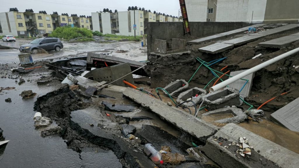 Lluvias causan deslave en obra de 'Vivienda para el Bienestar'
