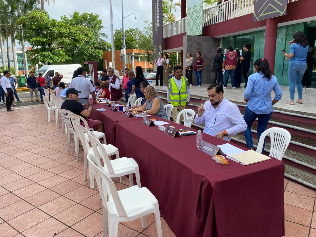 Ordenan retiro de tope ilegal en Bosques de Santa Elena
