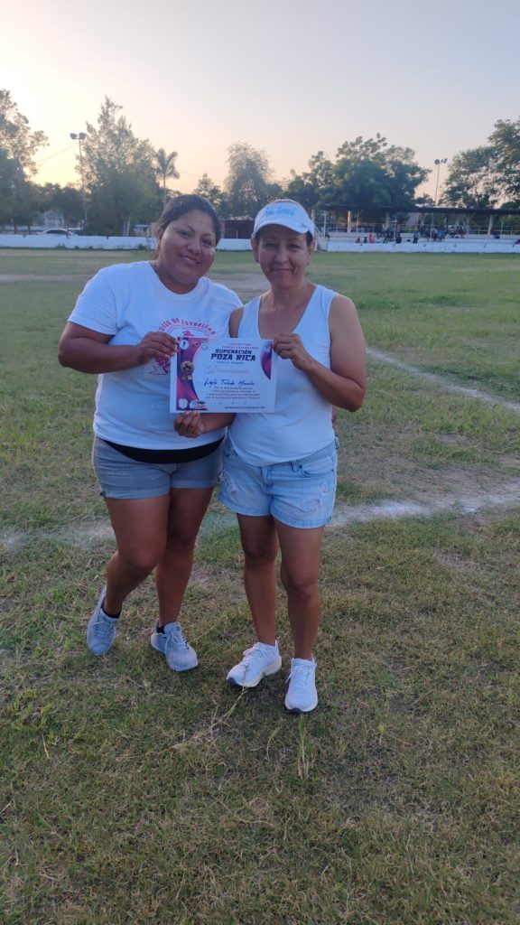 ¡Se reúnen las estrellas de la Liga de Futbol Femenil de Poza Rica!