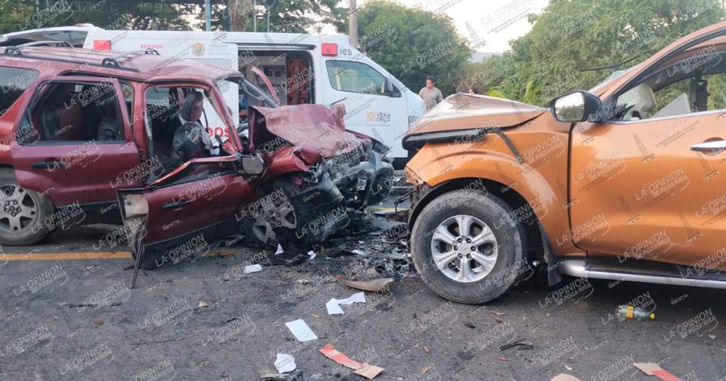 Choque frontal deja siete lesionados, tres de ellos graves, en la carretera Tihuatlán–Poza Rica