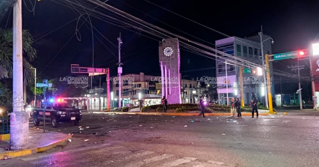 Retiran a aficionados del Reloj de la Paz