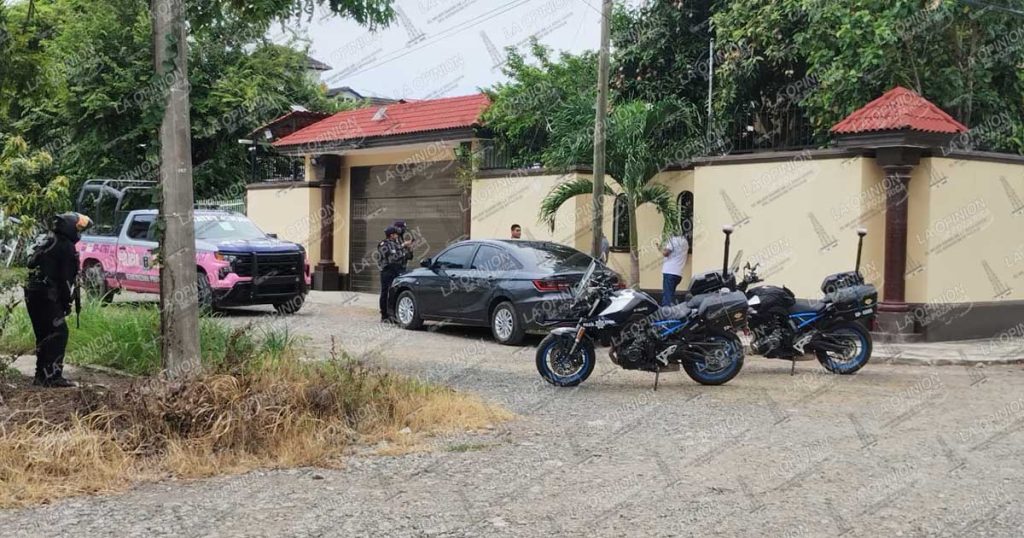 Moviliza robo exprés de automóvil de edil cazoneña en Poza Rica; vehículo aparece abandonado minutos después Moviliza robo exprés de automóvil de edil cazoneña en Poza Rica; vehículo aparece abandonado minutos después