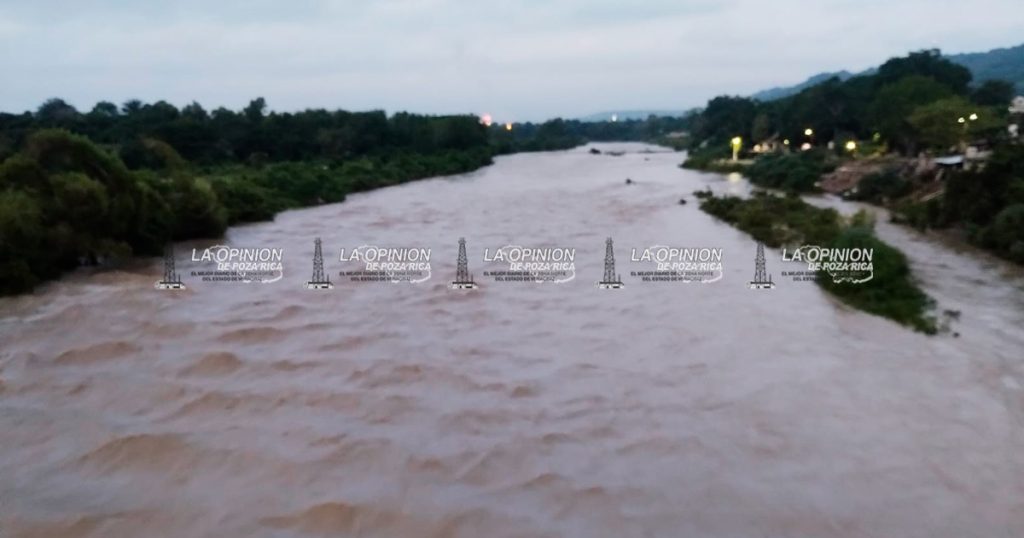 Río Cazones vuelve a subir sin lluvias en Poza Rica; la atención también debe estar en lo que ocurre en la sierra Río Cazones vuelve a subir sin lluvias en Poza Rica; la atención también debe estar en lo que ocurre en la sierra