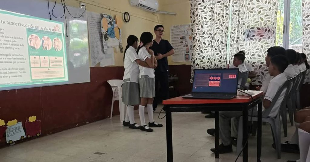 Regina Espejo Salas impulsa capacitación en primeros auxilios para estudiantes de Tecolutla Regina Espejo Salas impulsa capacitación en primeros auxilios para estudiantes de Tecolutla