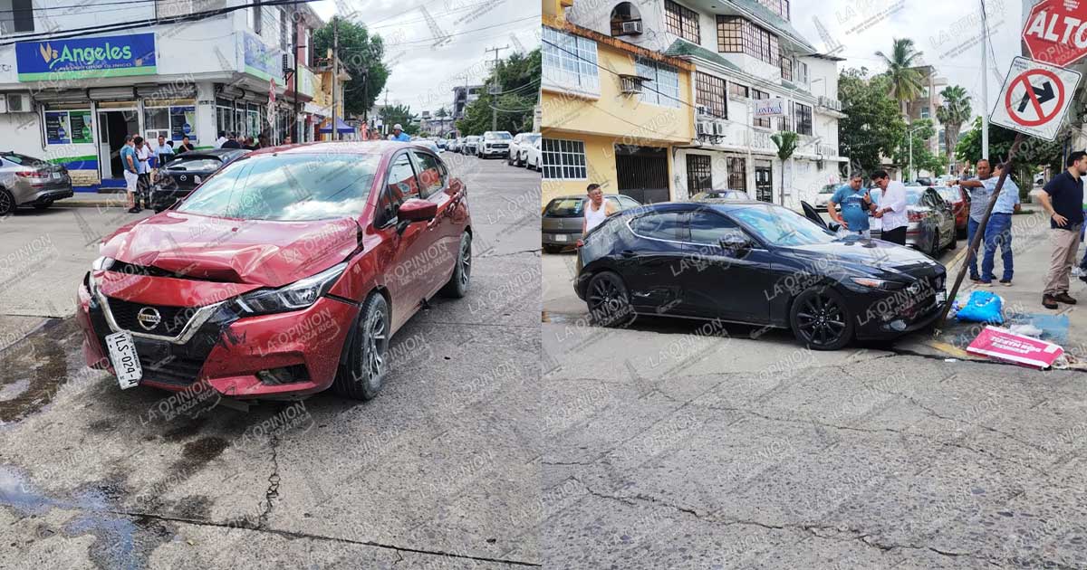 Aparatoso choque entre particulares deja daños materiales y pasajeros golpeados en la colonia Cazones
