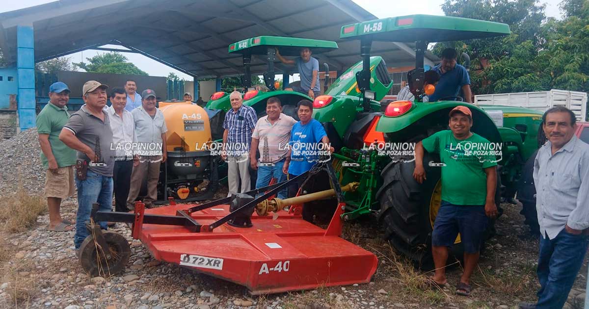 Llega maquinaria pesada para limpiar parcelas devastadas Llega maquinaria pesada para limpiar parcelas devastadas