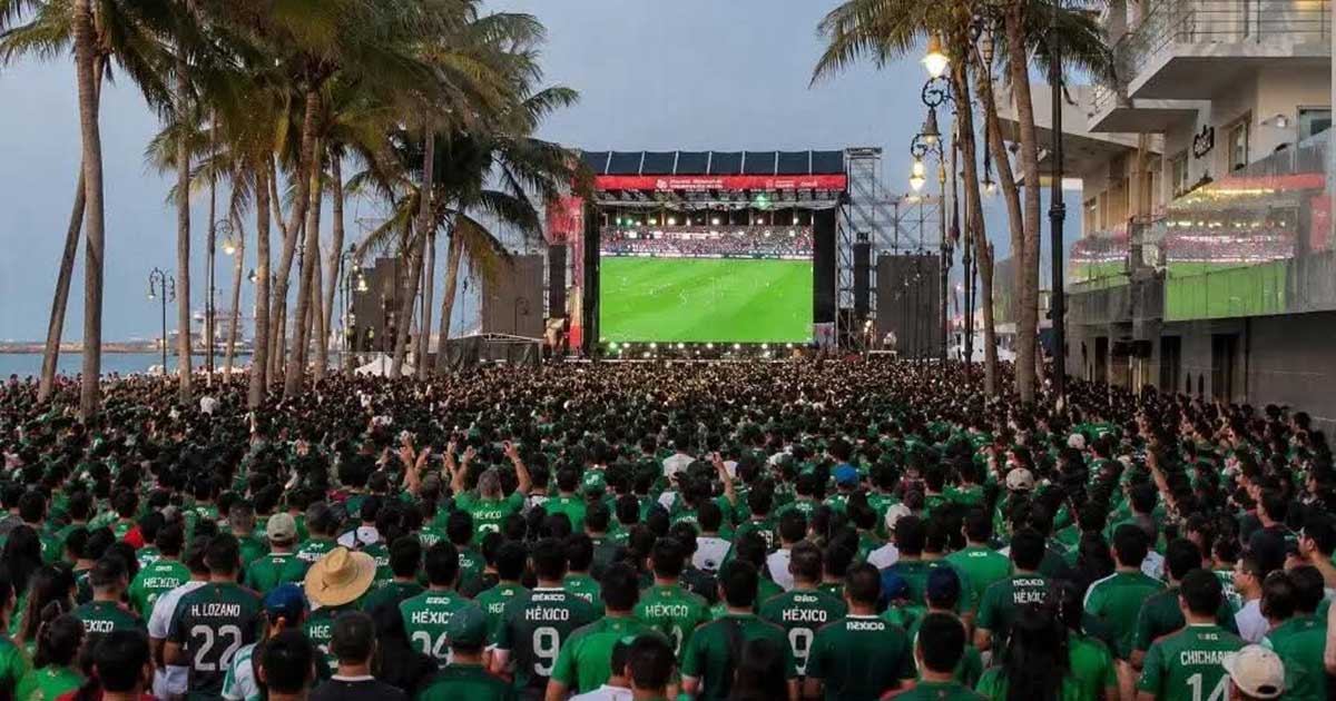 Sí habrá acceso para cerveza y comida en Macroplaza del Malecón de Veracruz durante partido de futbol Sí habrá acceso para cerveza y comida en Macroplaza del Malecón de Veracruz durante partido de futbol