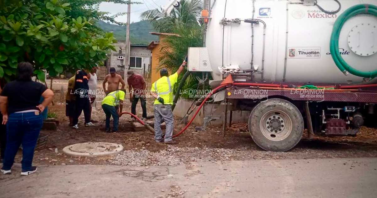 Atienden taponamientos en el sistema de drenajes