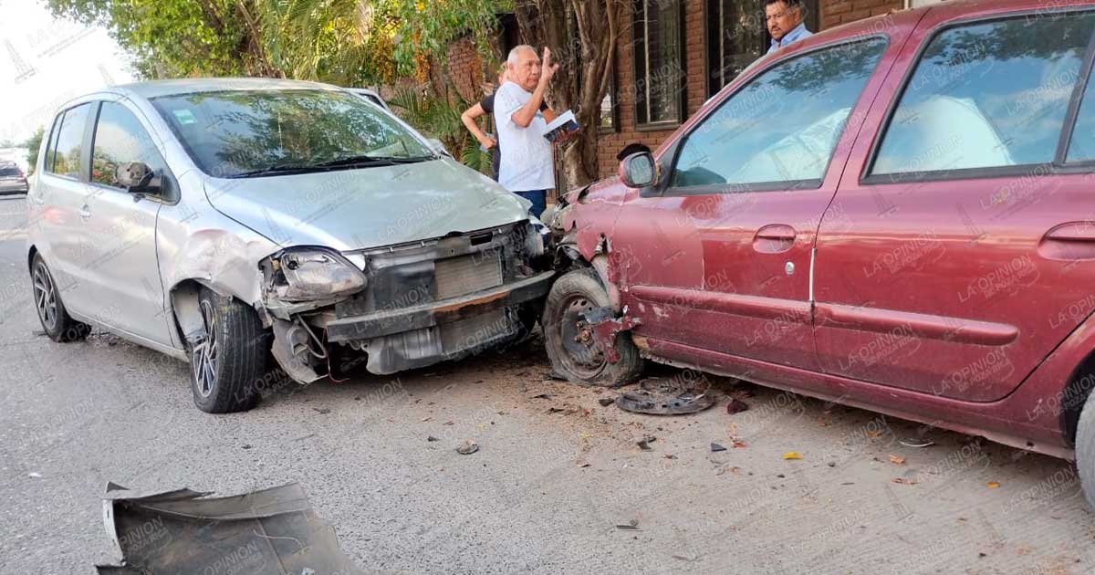 Aparatosa carambola de cuatro vehículos sacude la colonia Chapultepec