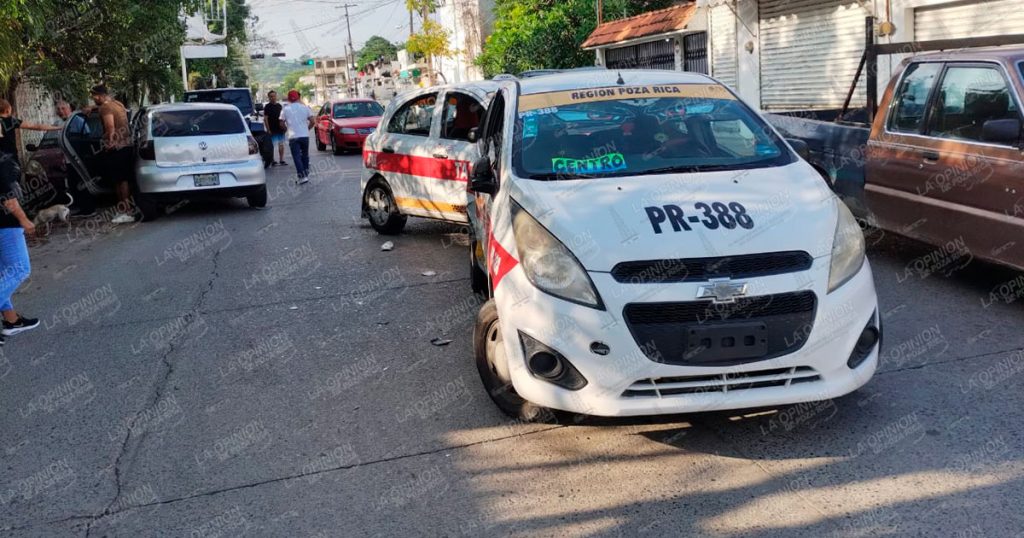 Aparatosa carambola de cuatro vehículos sacude la colonia Chapultepec