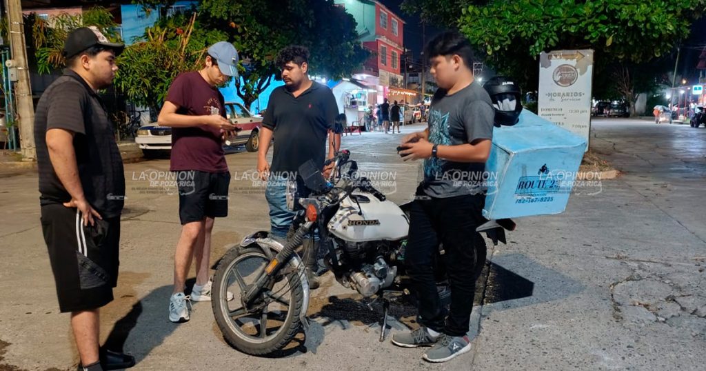 Choca motociclista con taxi en Kawatzin