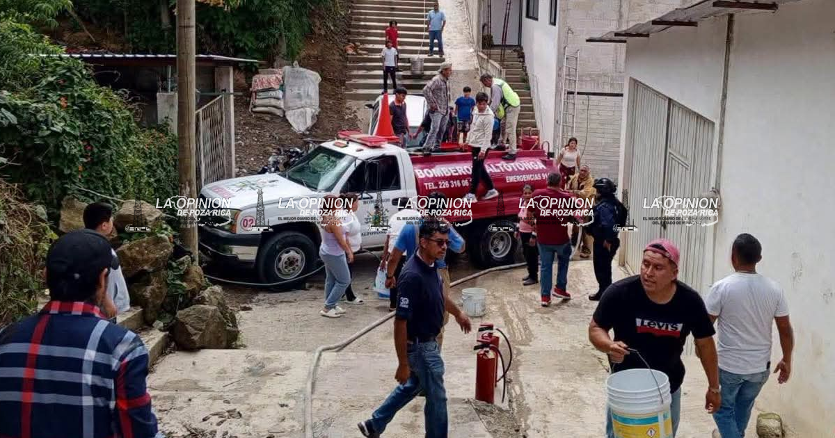 Incendio consume vivienda en Altotonga; no hubo personas lesionadas
