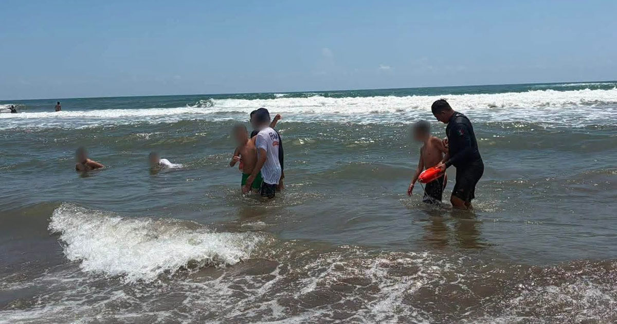 SSP rescata a cuatro bañistas que eran arrastrados por el mar en Playa Chachalacas