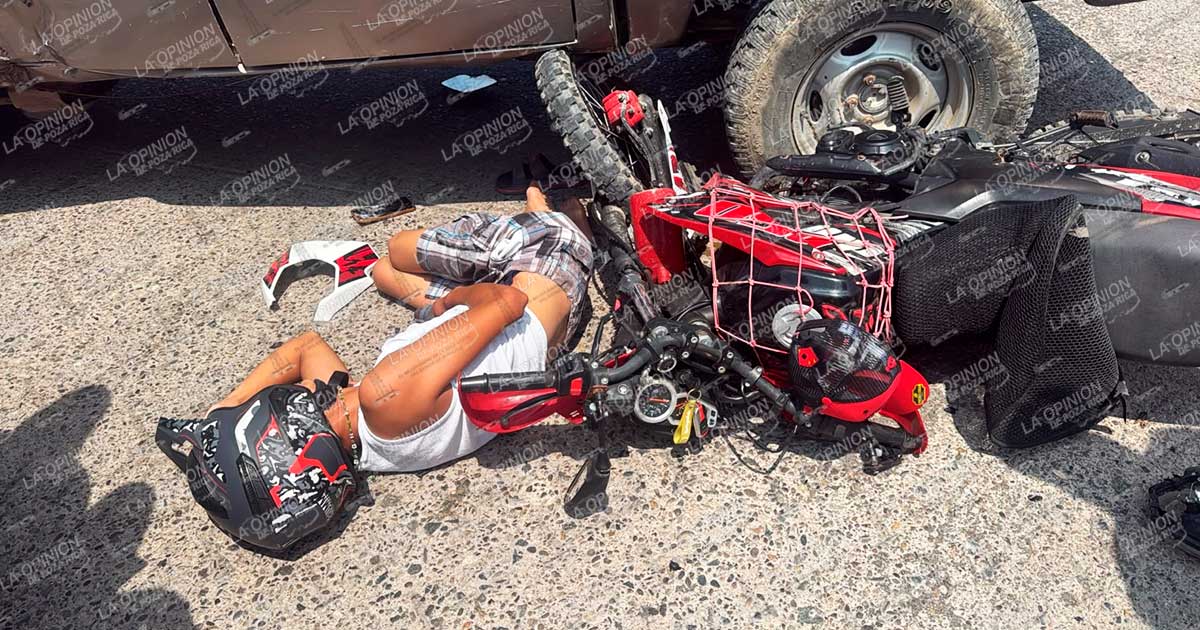 Anciano lesiona a joven motociclista en accidente Anciano lesiona a joven motociclista en accidente