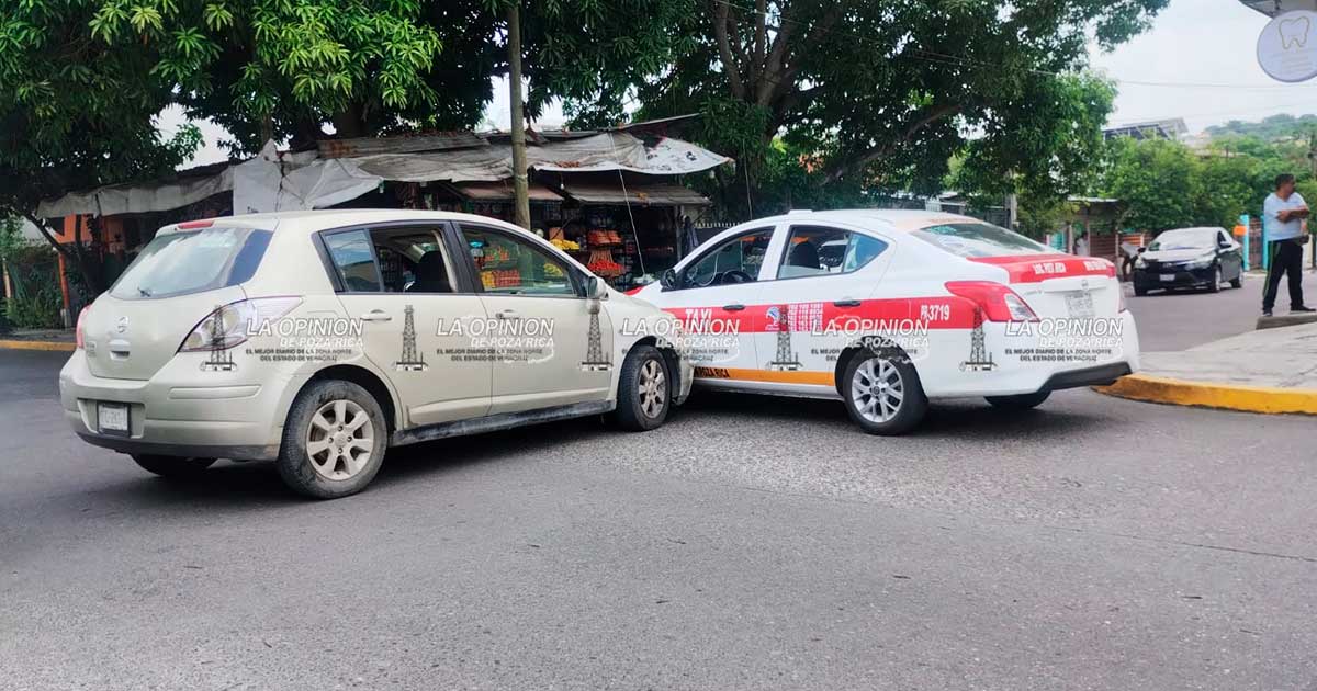 Choque entre automóvil particular y taxi moviliza a Tránsito en la colonia Tepeyac Choque entre automóvil particular y taxi moviliza a Tránsito en la colonia Tepeyac