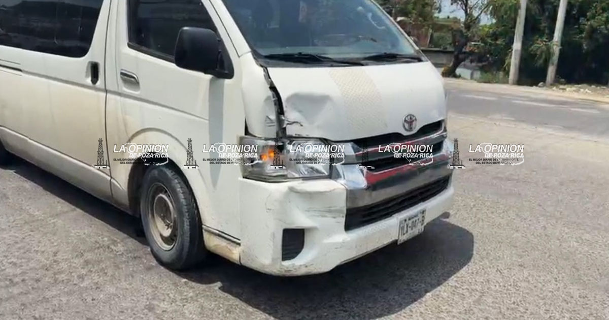 Colisión entre camionetas en acceso al puente Cazones Uno deja solo daños materiales Colisión entre camionetas en acceso al puente Cazones Uno deja solo daños materiales